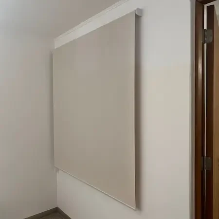 Instalación de Cortinas Roller en Santiago: Estilo y Funcionalidad